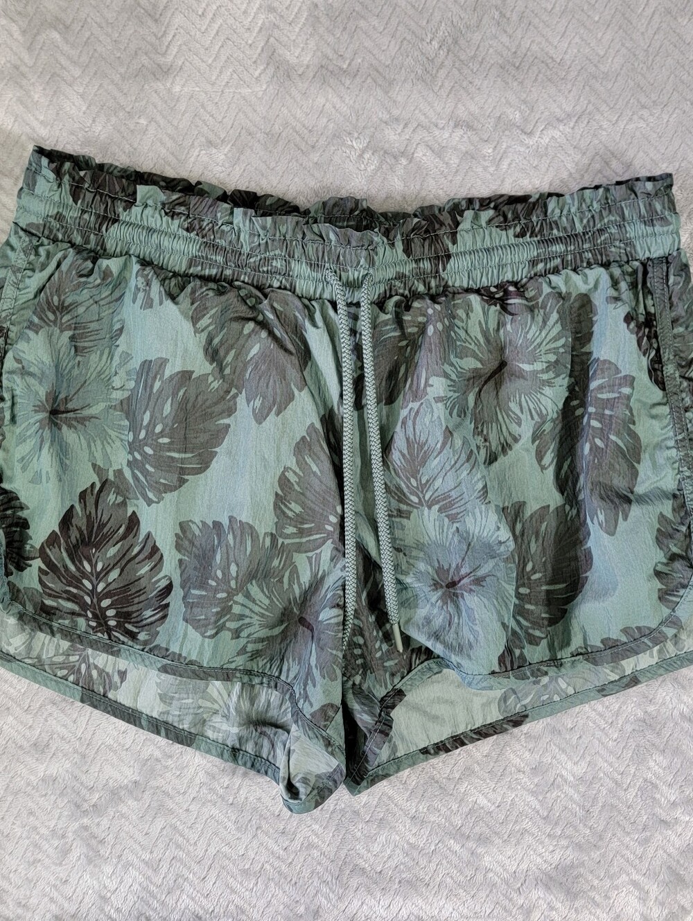 Aerie Women’s Nylon Shorts Tropical Floral Green Drawstring Elastic Waist Large